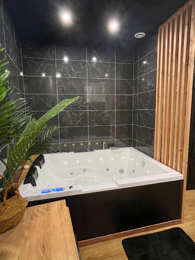 בזייה Suite Cocooning & Spa מראה חיצוני תמונה